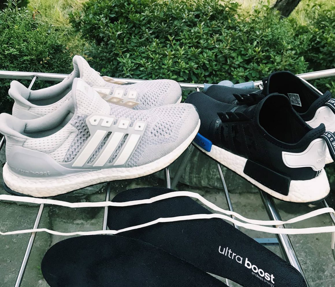 다이소 메타로 세탁후 건조중인 신발들 / photo by 전수빈