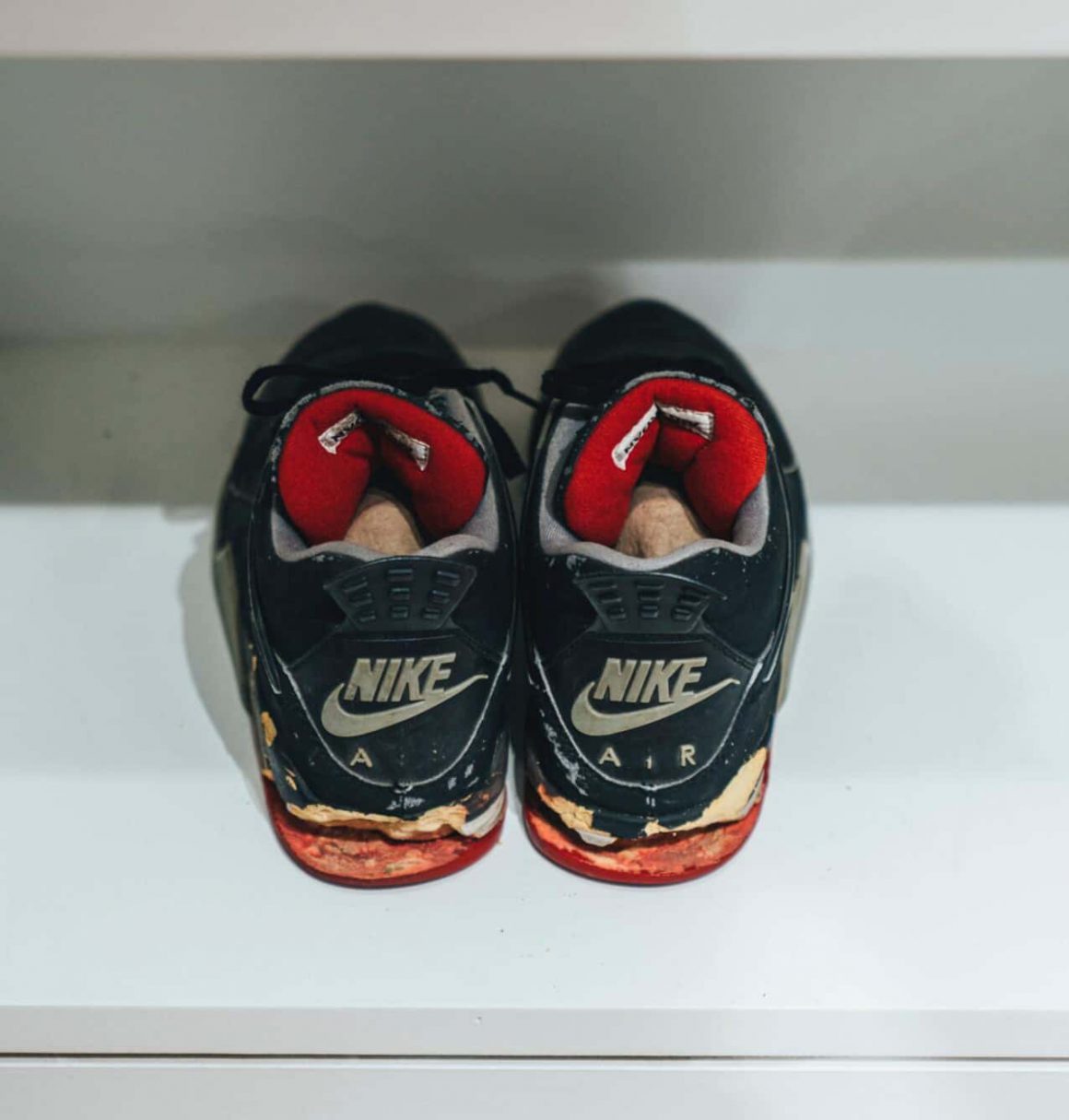 NIKE Air jordan 4 Bred(Photo by who?du!nelson on Unsplash)