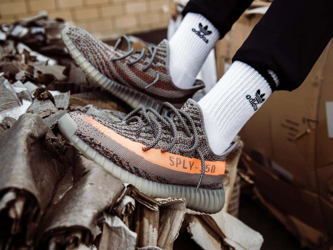 카니예 웨스트의 이지부스트(Kanye West/Photo by Zach Ward on Unsplash)