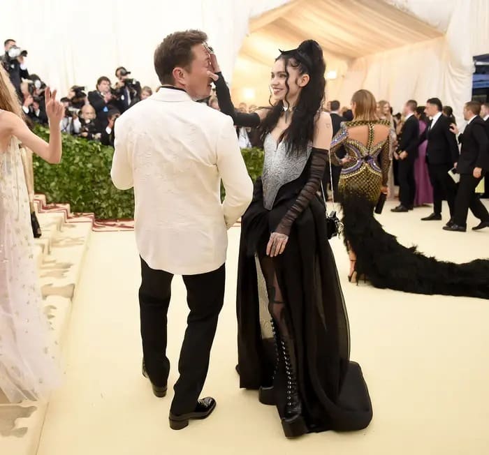 일론 머스크 & 그라임스 at 멧갈라 Elon Musk & Grimes at Met Gala