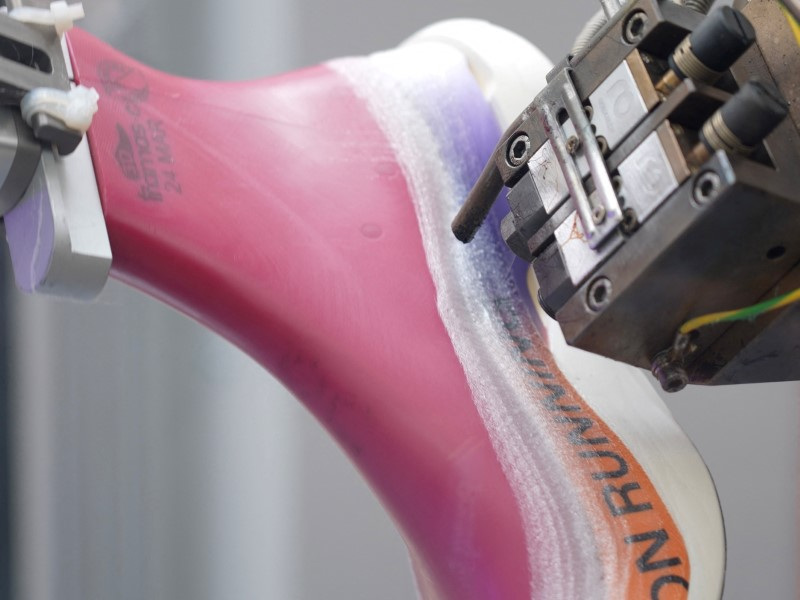 온 러닝의 라이트스프레이는 어디로 향할까? On Running LightSpray: Where Does the Innovation Go From Here? 7